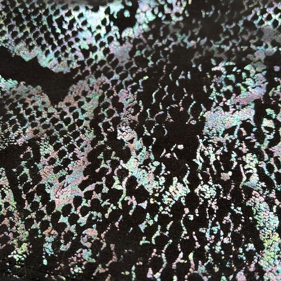 Evolution and Creation Shiny Rainbow Reptile Workout Crop Top Size S New - Picture 2 of 5